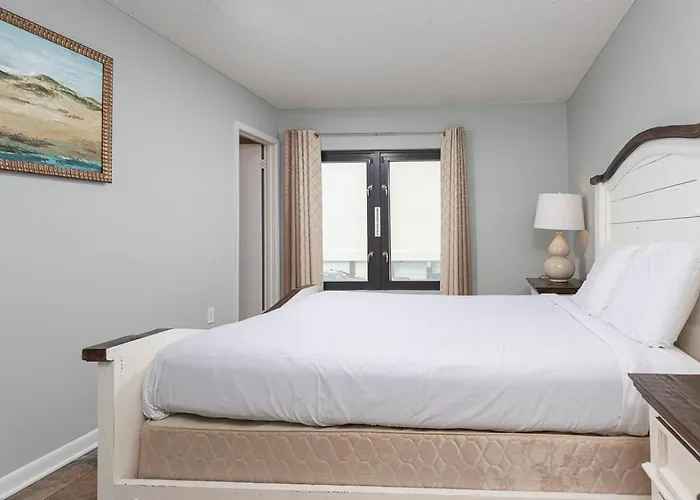 Island Winds East 109 Apartment